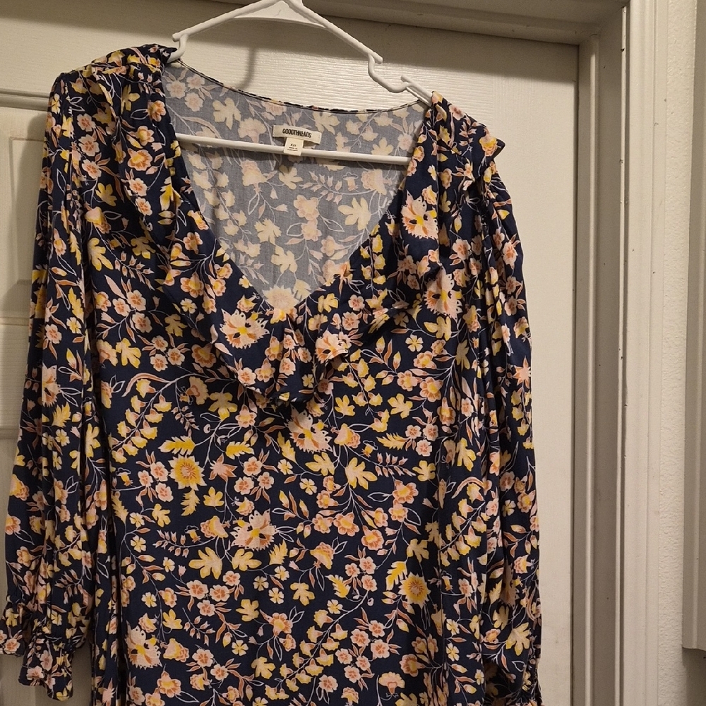 Floral V-Neck Ruffle Blouse - Picture 8 of 8